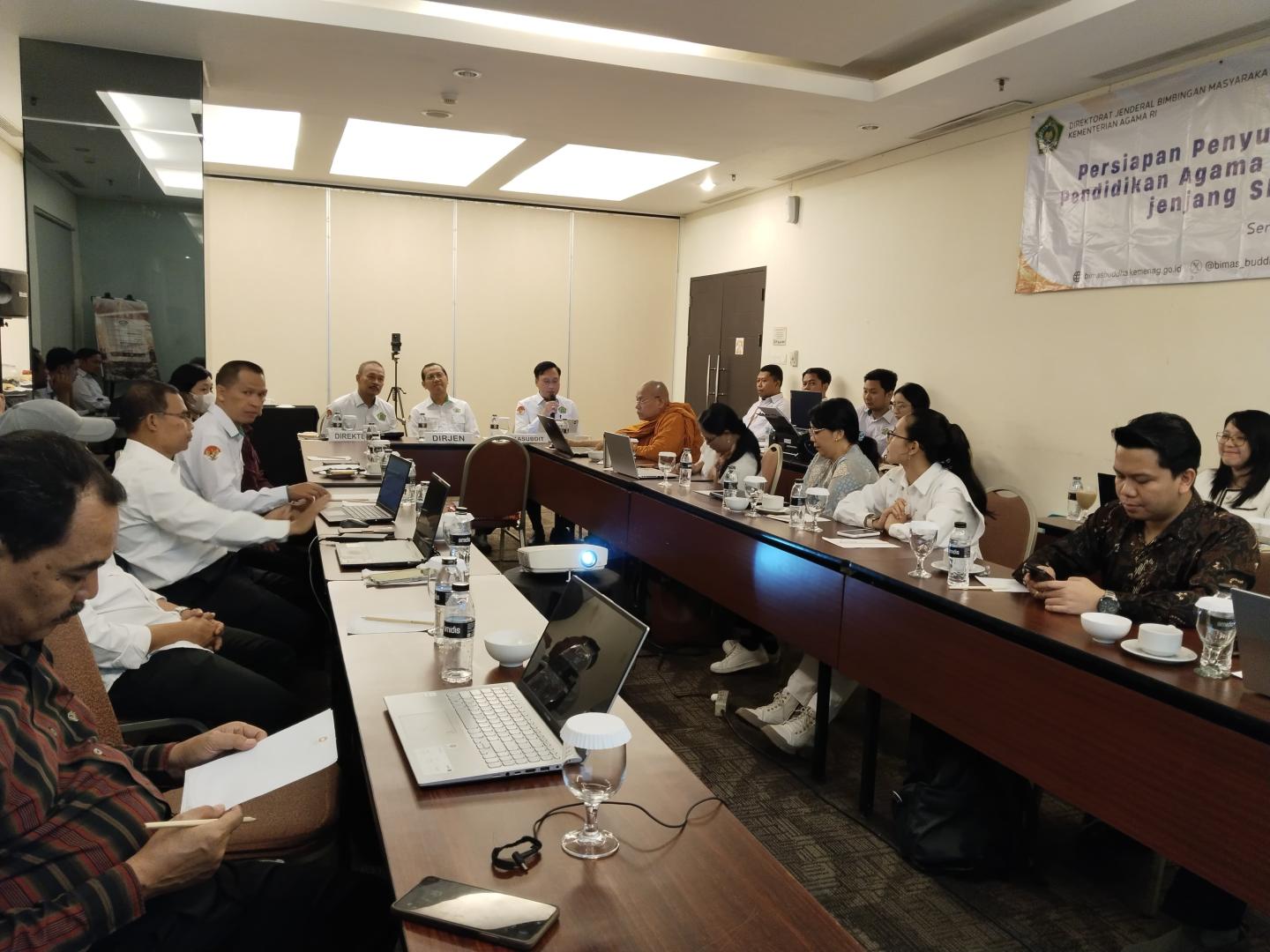 Kaprodi Magister Pendidikan Keagamaan Buddha ikut Penyusunan Buku Teks Pendidikan Agama Buddha dan Budi Pekerti