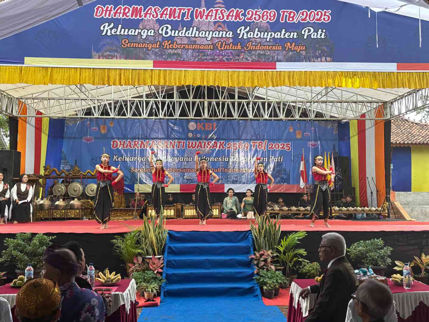 STIAB Smaratungga Meriahkan Dharmasanti Waisak Keluarga Buddhayana Kabupaten Pati