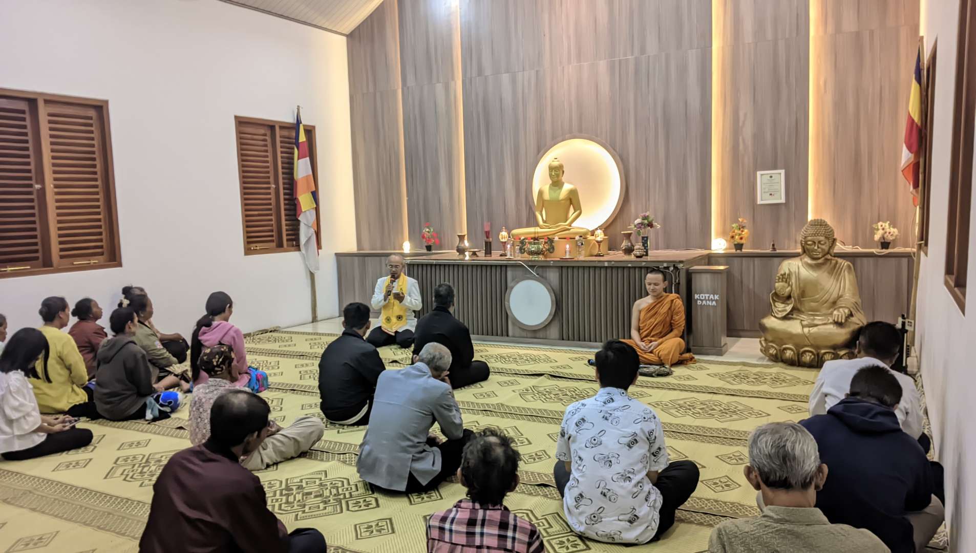Mahasiswa STIAB Smaratungga Gelar Pendampingan Teknologi untuk Penyiaran Dhamma di Ngadirojo