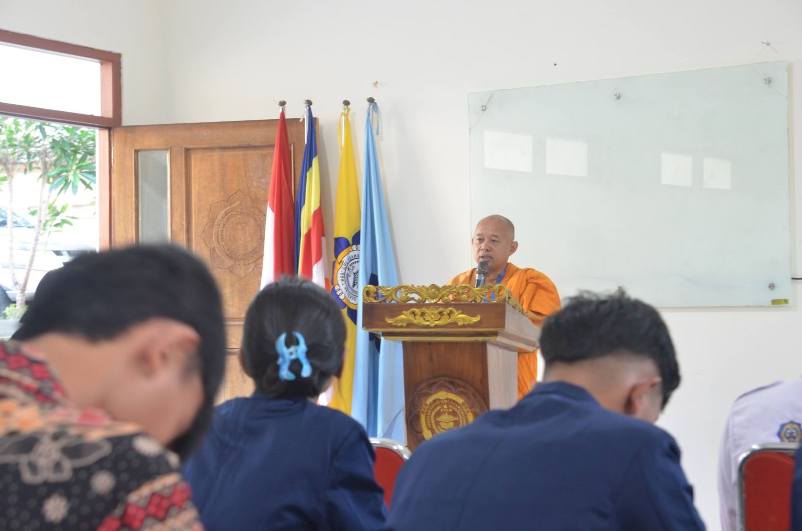 Pembukaan Bulan Bakti Waisak: STIAB Smaratungga Bersama BEM Gelar Donor Darah dan Pemeriksaan Mata